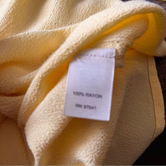 J. Jill Whisper Yellow Daylily Sleeveless Wrap Shirt Top Blouse Size Med. Petite - Picture 6 of 8
